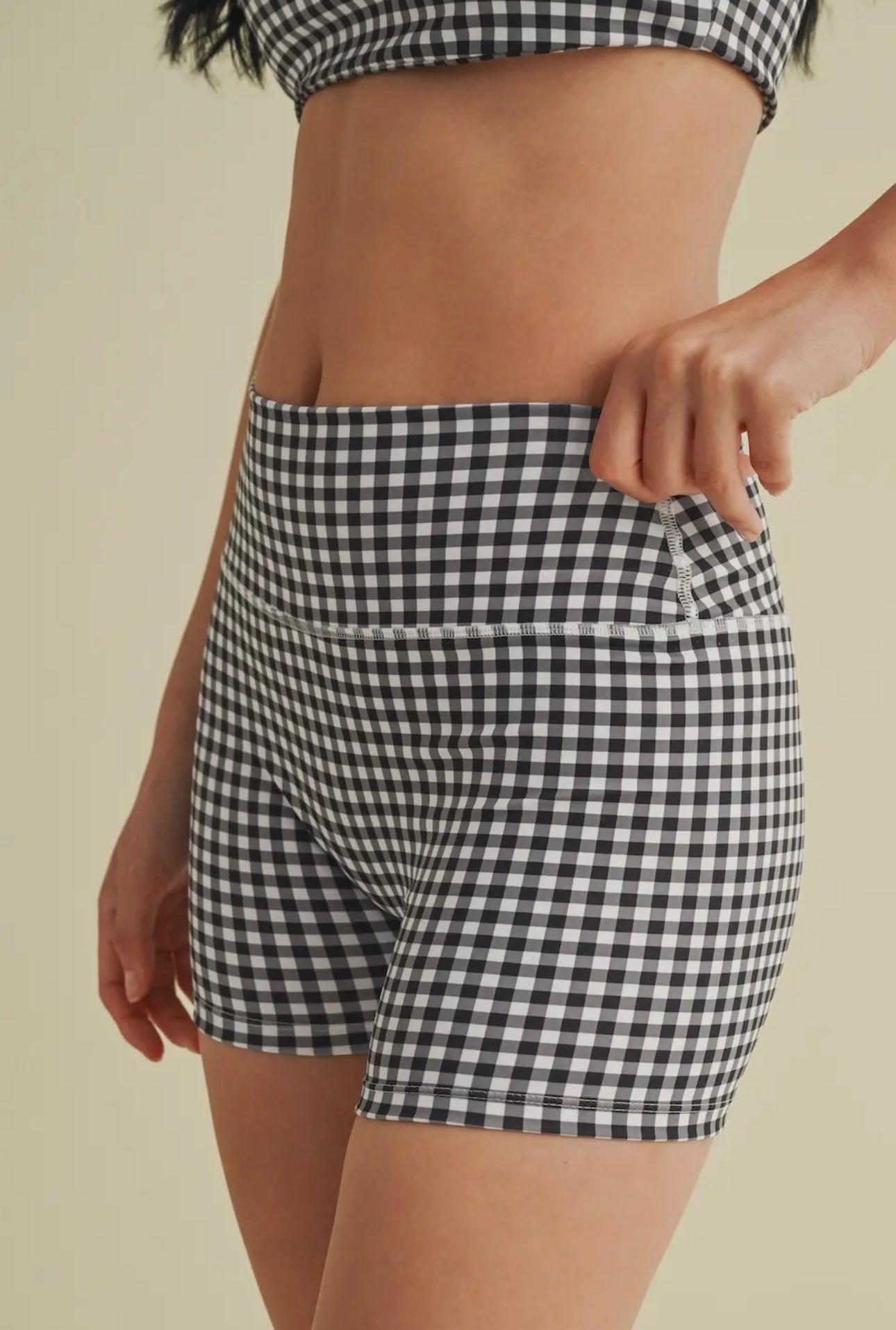 Plaid picnic shorts- black